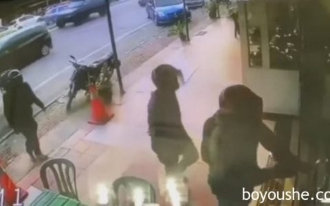 3蒙面匪闯金店劫20万金饰　女业主欲阻扰反被揍脸