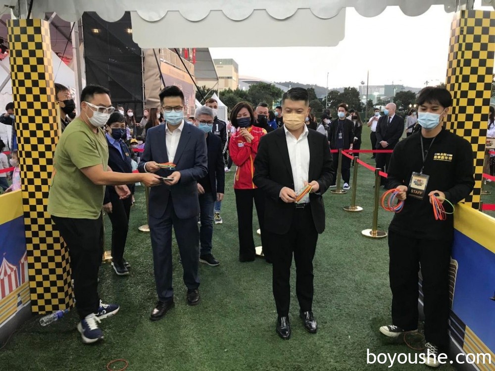 永利赛车嘉年华举行开幕礼 陈荣炼携妻带子温馨撑场