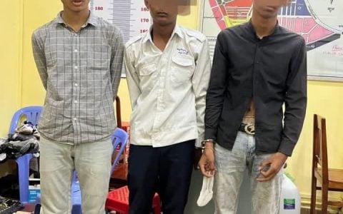 球衣也劫？金边三名高中生放学骑车抢路边摊球衣被捕