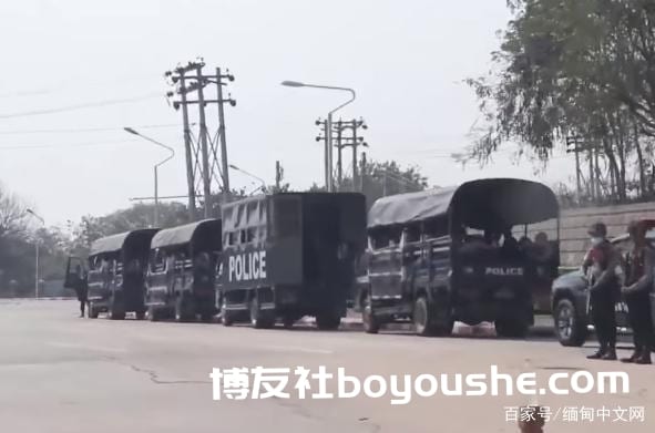 缅甸实皆安保部队禁止民众携带大额现金,商人经商面临困难