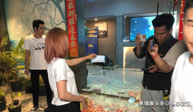 金边一家中式按摩店半夜被砸，女收银员受伤！